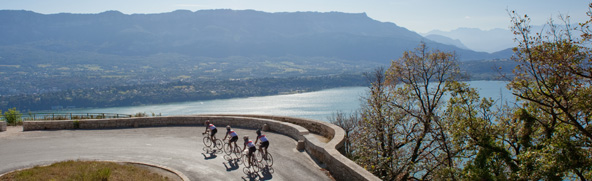 Route du col du chat, au dessus du Lac du Bourget.